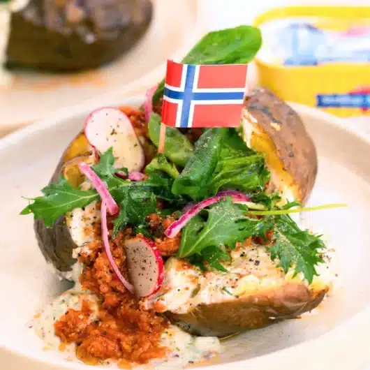 Knusprige Ofenkartoffel mit Quark-Makrelen-Topping