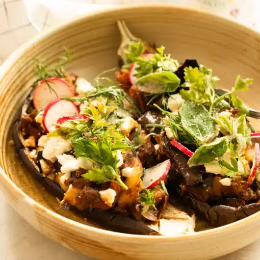 Gefüllte Auberginen mit Omega-3-Tahini-Dressing