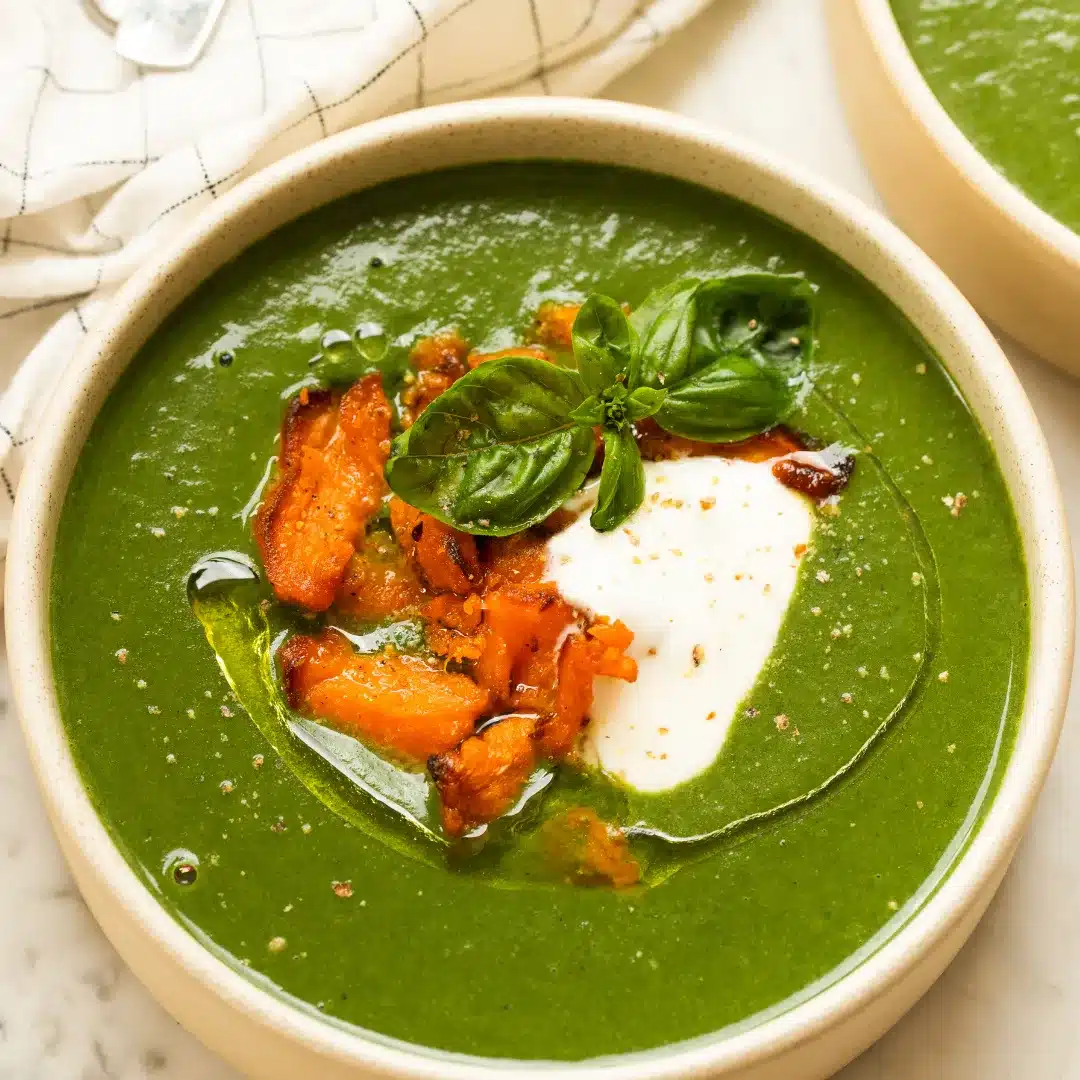 Cremige Spinatsuppe mit süßem Crunch & Omega-3 (1)