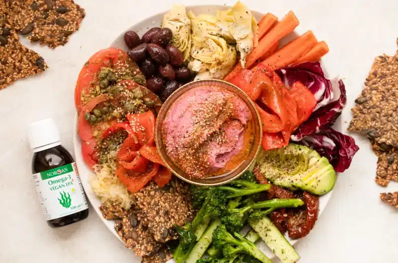 Rote-Bete-Hummus Platte mit Omega-3