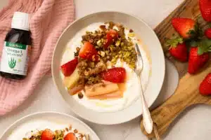 Rhabarber-Erdbeer Bowl mit Omega-3 norsan rezept