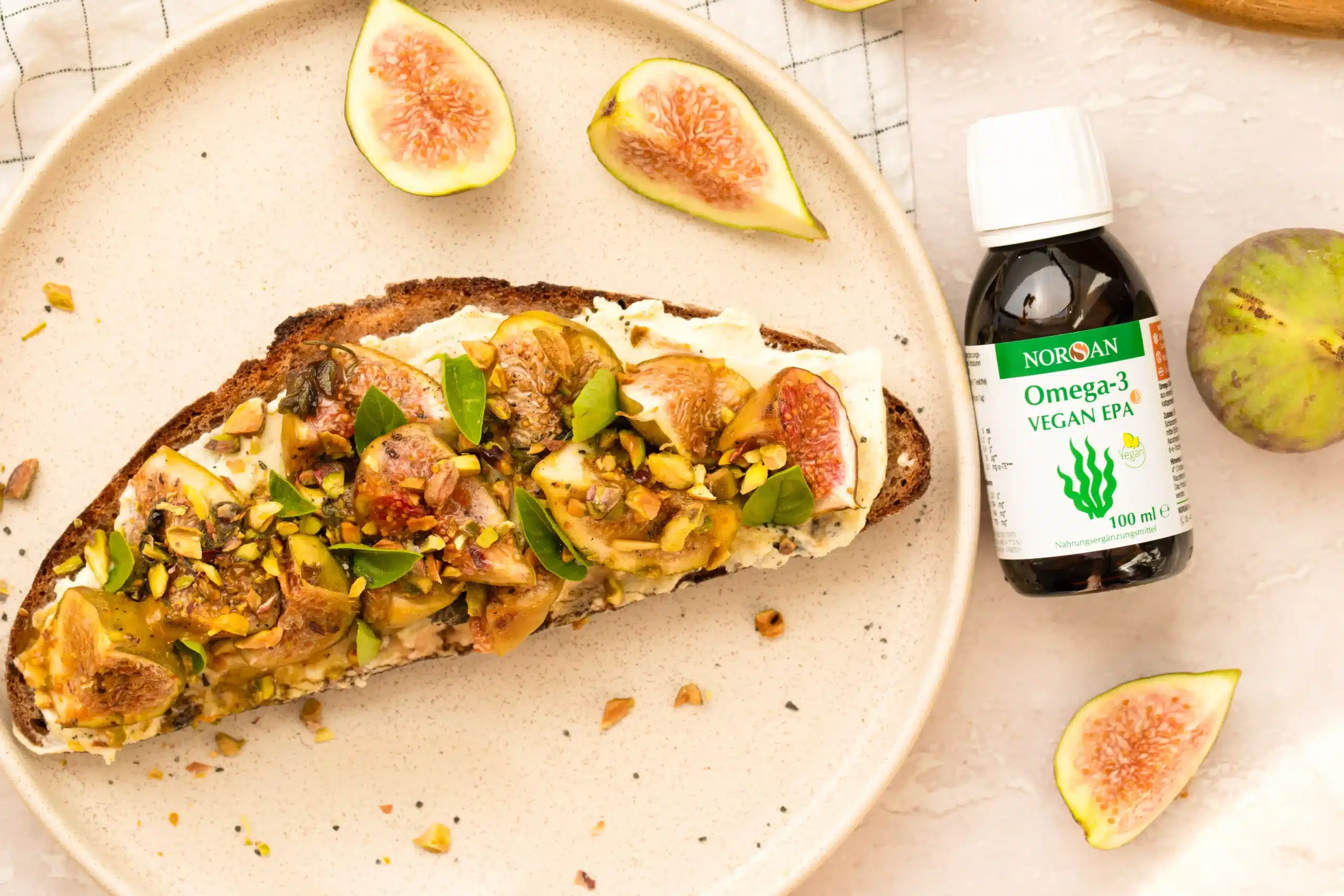 Feigenstulle mit Honig-Senf-Frischkäse & Omega-3